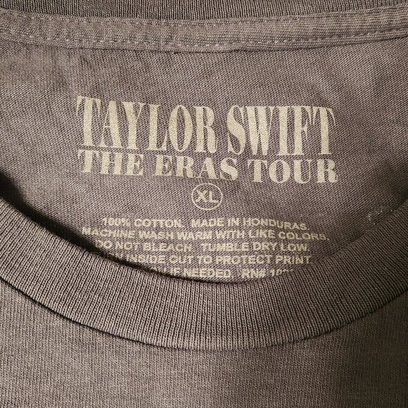 ๐๐
๐
๐๐๐๐๐ TAYLOR SWIFT ERA'S TOUR COTTON T SHIRT PHOTOS FRONT & BACK NWT - Picture 8 of 8